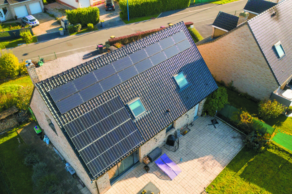 panneaux photovoltaiques toit maison particulier