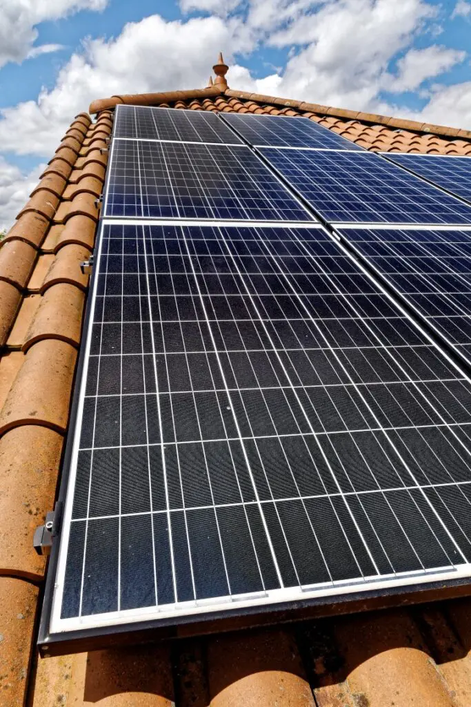 Tout savoir sur l'onduleur solaire photovoltaïque - IZI by EDF