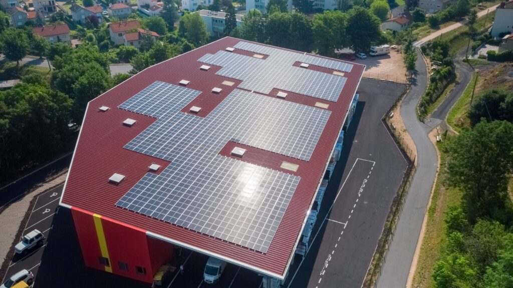 panneaux solaires toit entreprise